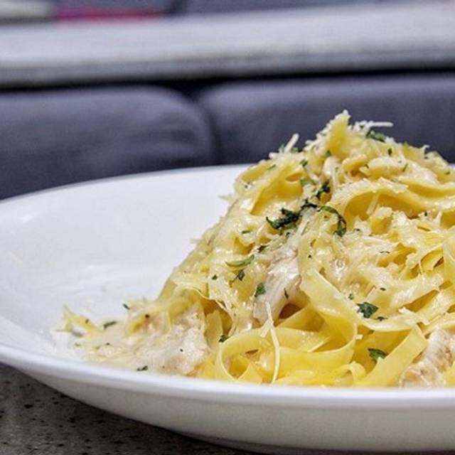 Chicken Fettuccine Alfredo Earls Restaurant Whistler Grocery Service Delivery